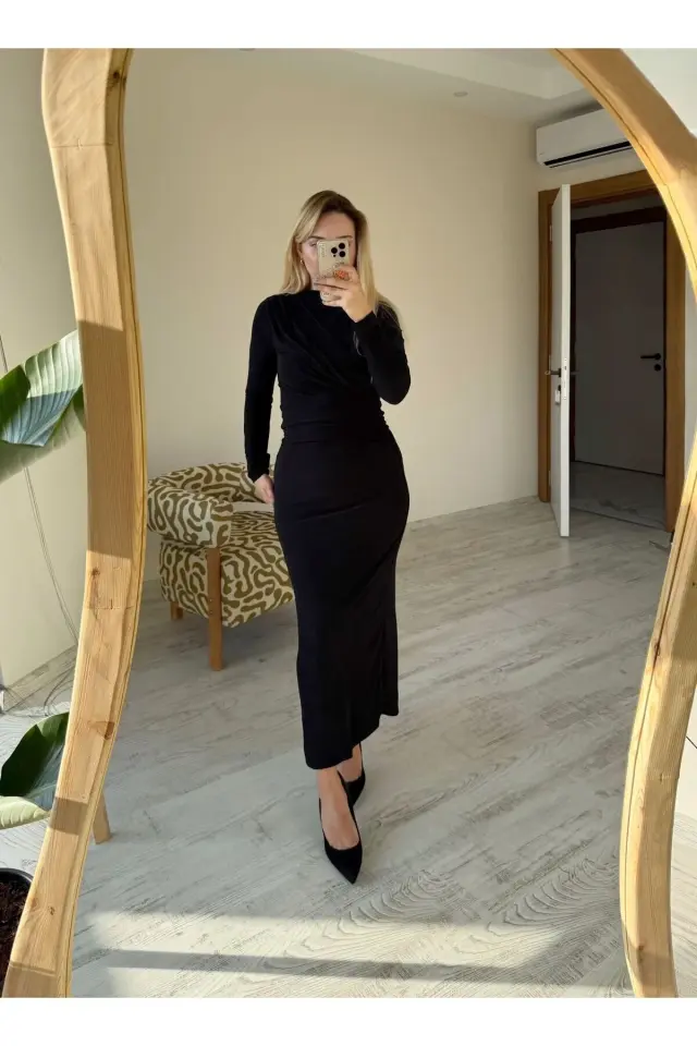 Drape Yaka Yırtmaçlı Uzun Siyah Elbise