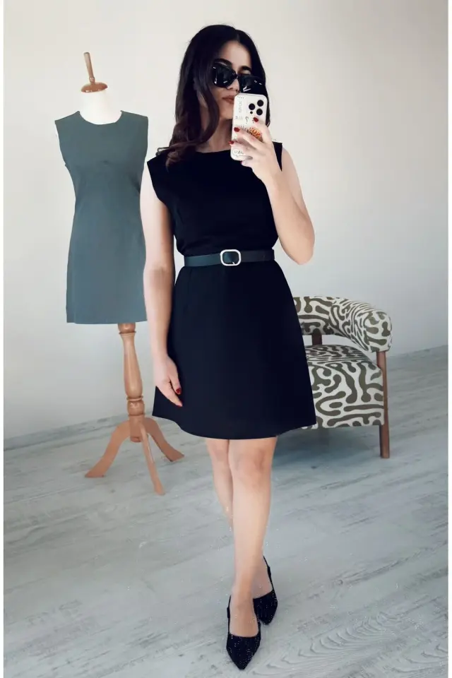 Kısa Ters Biyeli Kolsuz Mini Elbise Siyah