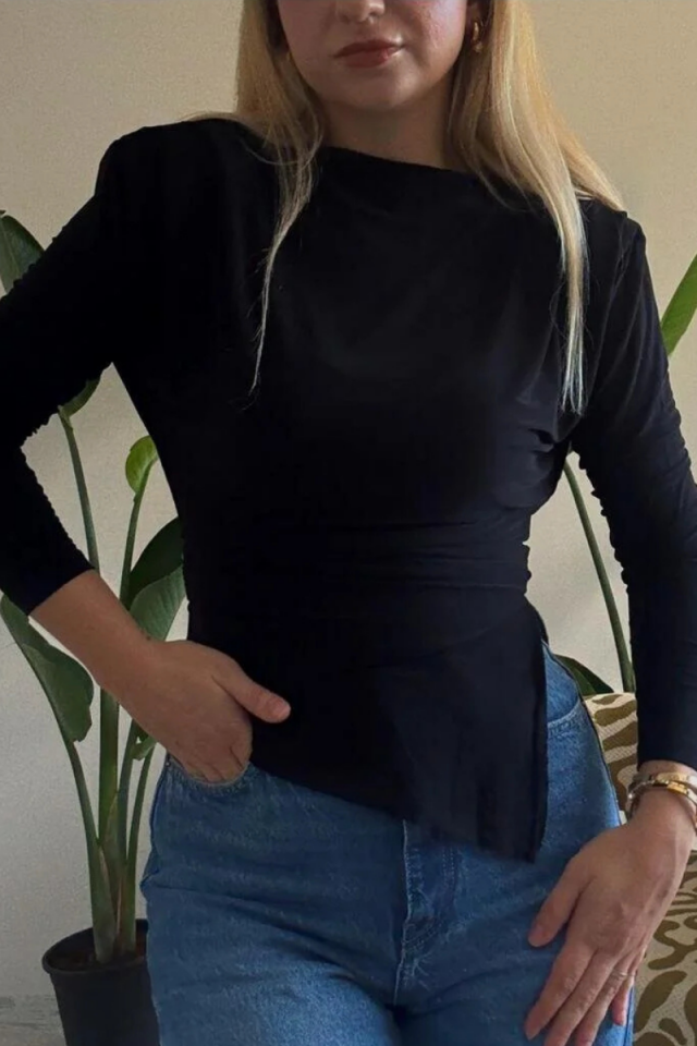 Omzu Vatkalı Pileli Asimetrik Kesim Bluz