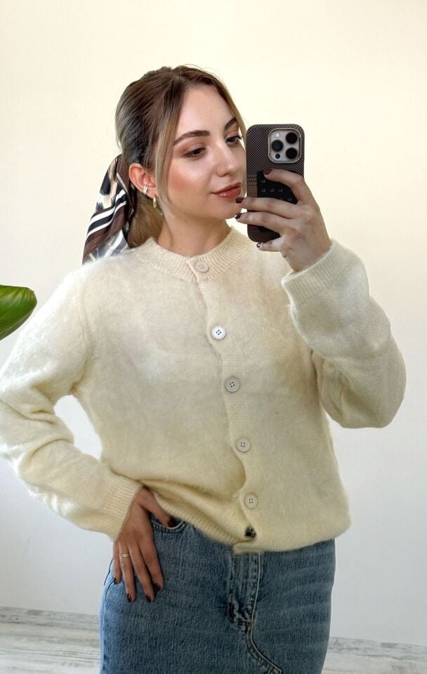 Yumoş Kumaş Düğmeli Hırka/ Ekru