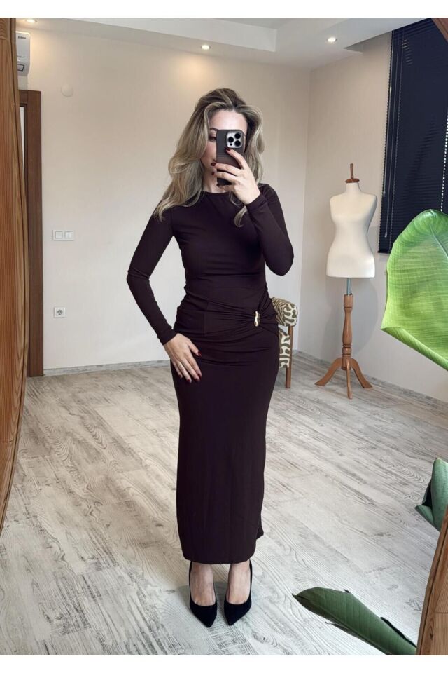 Kahverengi Gold Detaylı Bisiklet Yaka Yumuşak Dokulu Maxi Boy Elbise
