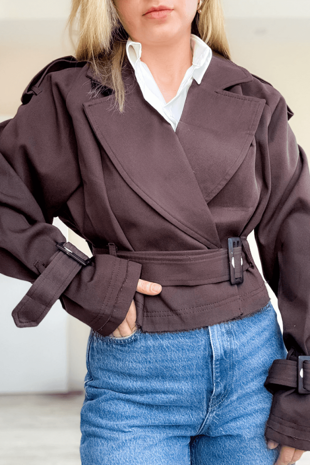 Kahverengi Kemerli Kısa Trençkot